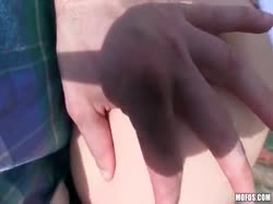 скриншот для Рыжая девка отдалась на улице за деньги