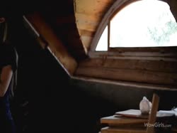 скриншот для Молодка довела себя до струйного оргазма